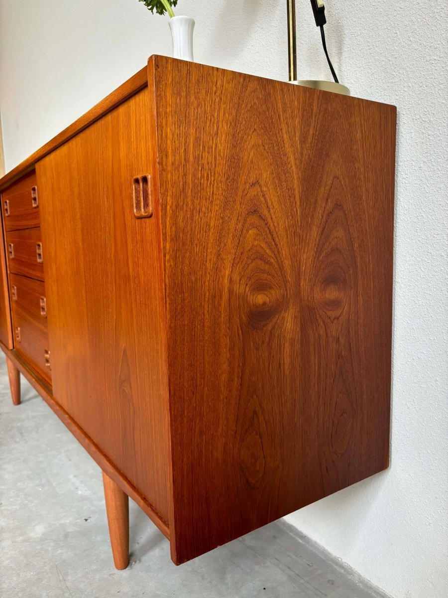 
                  
                    Lowboard teak met 4 lades - LOUI.STORE
                  
                