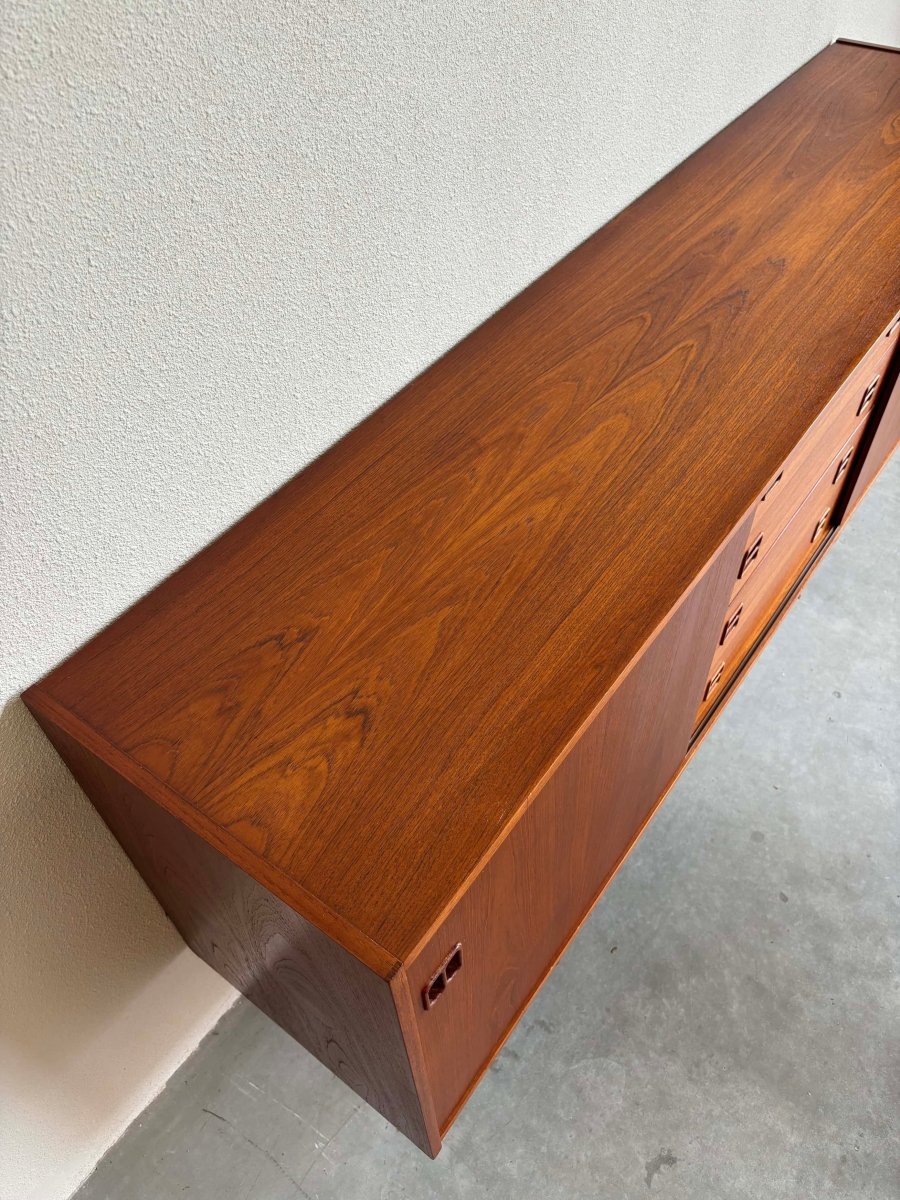 
                  
                    Lowboard teak met 4 lades - LOUI.STORE
                  
                