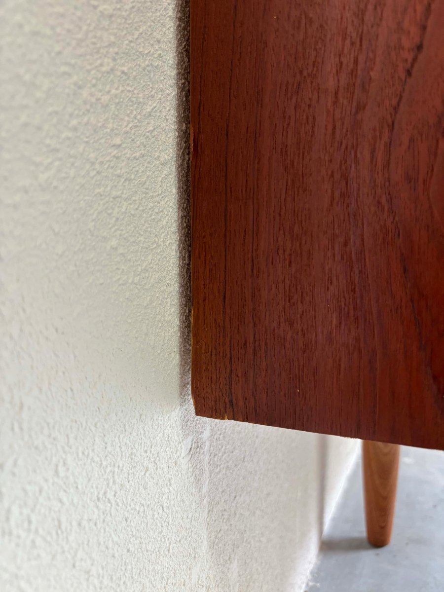 
                  
                    Lowboard teak met 4 lades - LOUI.STORE
                  
                