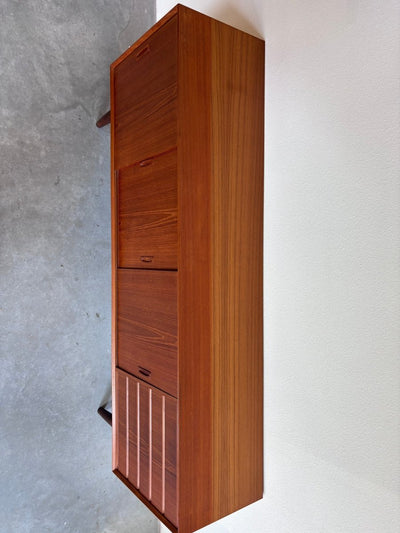 
                  
                    Lowboard teak met lades - LOUI.STORE
                  
                