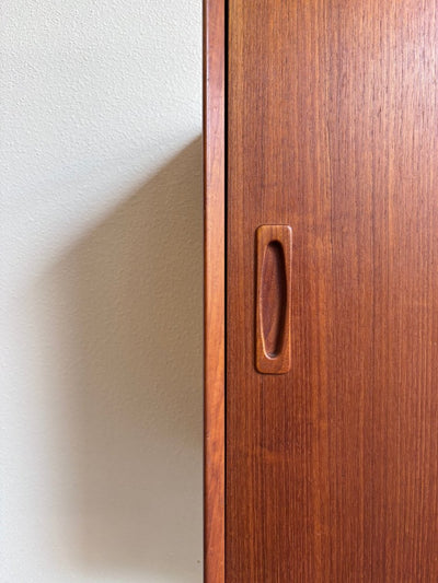 
                  
                    Lowboard teak met lades - LOUI.STORE
                  
                