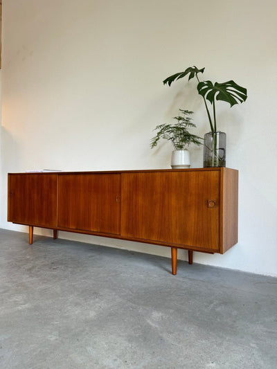 
                  
                    Lowboard XL teak - LOUI.STORE
                  
                