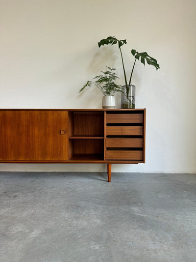 
                  
                    Lowboard XL teak - LOUI.STORE
                  
                