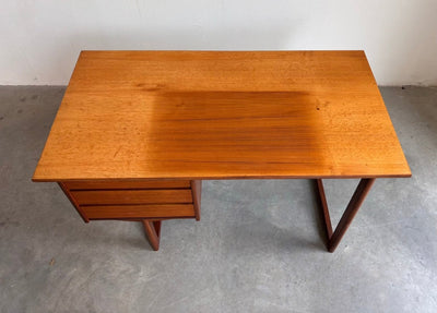 
                  
                    Mid century bureau teak recht frame - LOUI.STORE
                  
                