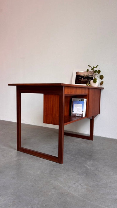 
                  
                    Mid century bureau teak recht frame - LOUI.STORE
                  
                