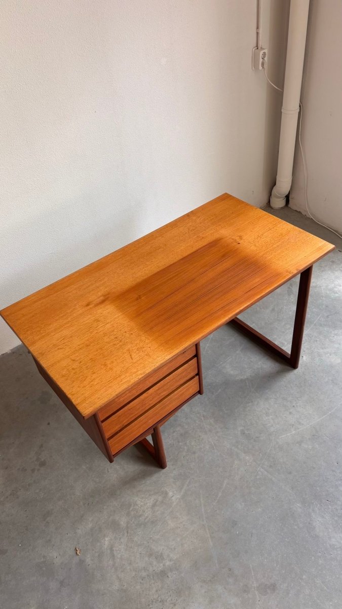 
                  
                    Mid century bureau teak recht frame - LOUI.STORE
                  
                