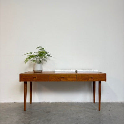 Mid century Deense bijzettafel lades teak - LOUI.STORE