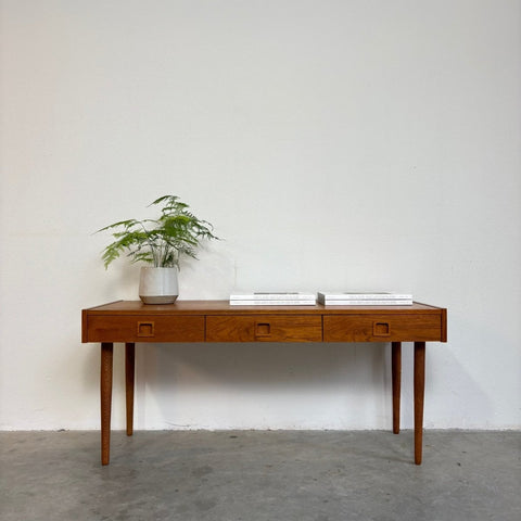 Mid century Deense bijzettafel lades teak - LOUI.STORE