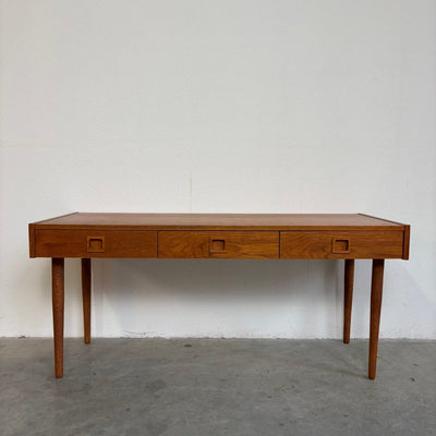 
                  
                    Mid century Deense bijzettafel lades teak - LOUI.STORE
                  
                