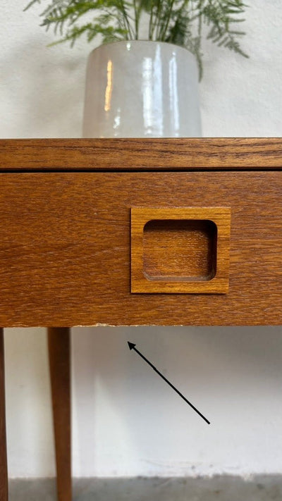 
                  
                    Mid century Deense bijzettafel lades teak - LOUI.STORE
                  
                