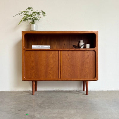 Mid century design highboard - dressoir Dyrlund teak tambour - LOUI.STORE