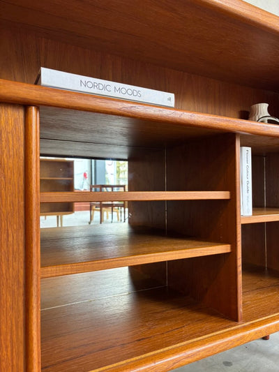 
                  
                    Mid century design highboard - dressoir Dyrlund teak tambour - LOUI.STORE
                  
                