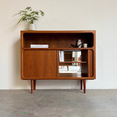 Mid century design highboard - dressoir Dyrlund teak tambour - LOUI.STORE