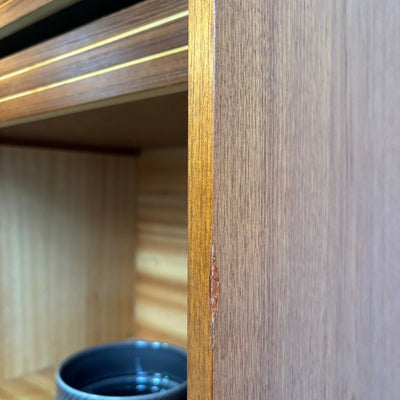 
                  
                    Mid century highboard teak schuifdeuren + lades - LOUI.STORE
                  
                