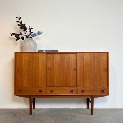 Mid century highboard teak schuifdeuren + lades - LOUI.STORE