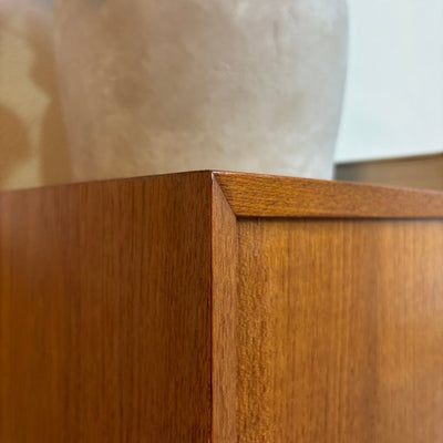 
                  
                    Mid century highboard teak schuifdeuren + lades - LOUI.STORE
                  
                