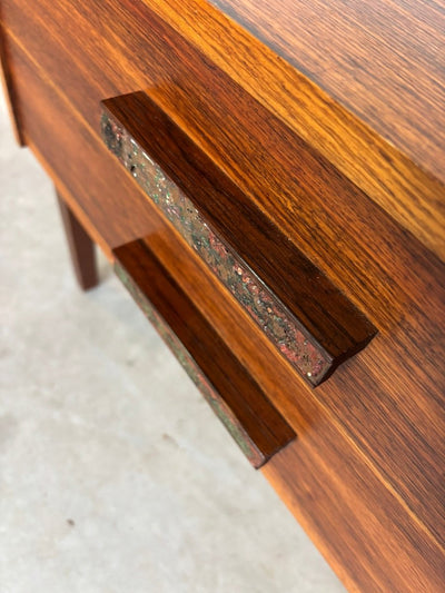 
                  
                    Mid Century laag ladekastje 2* palissander - LOUI.STORE
                  
                