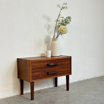 
                  
                    Mid Century laag ladekastje 2* palissander - LOUI.STORE
                  
                