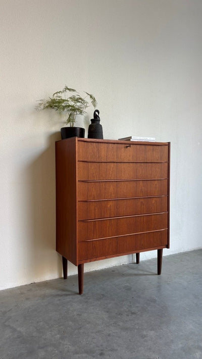 
                  
                    Mid century ladekast teak slanke greep - LOUI.STORE
                  
                