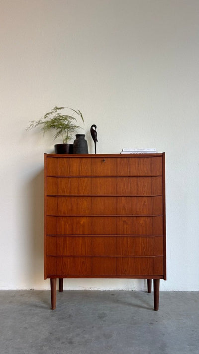 
                  
                    Mid century ladekast teak slanke greep - LOUI.STORE
                  
                