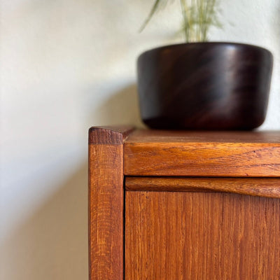 
                  
                    Mid century ladekast teak slanke greep - LOUI.STORE
                  
                