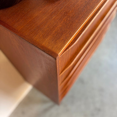 
                  
                    Mid century ladekast teak slanke greep - LOUI.STORE
                  
                