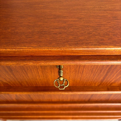 
                  
                    Mid century ladekast teak slanke greep - LOUI.STORE
                  
                