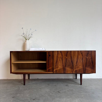
                  
                    Mid century lowboard palissander schuifdeuren Kofod Larsen - LOUI.STORE
                  
                