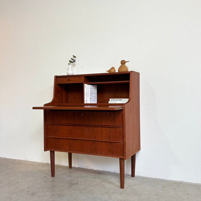 
                  
                    Mid century secretaire teak kleine lade - LOUI.STORE
                  
                