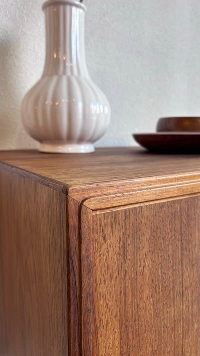 
                  
                    Mid Century sideboard Henry Rosengren Hansen palissander - LOUI.STORE
                  
                