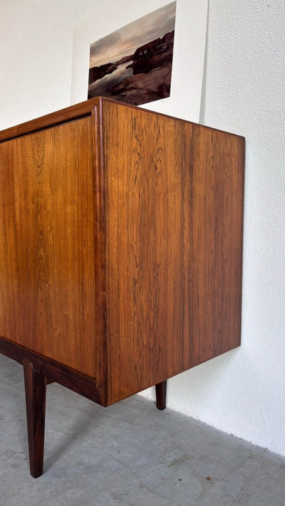 
                  
                    Mid Century sideboard Henry Rosengren Hansen palissander - LOUI.STORE
                  
                