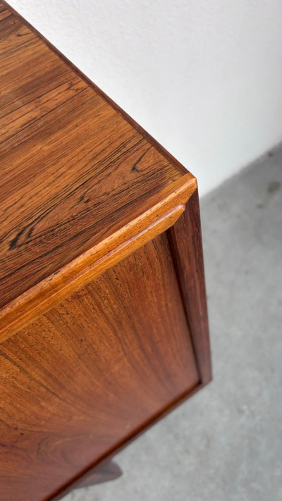 
                  
                    Mid Century sideboard Henry Rosengren Hansen palissander - LOUI.STORE
                  
                