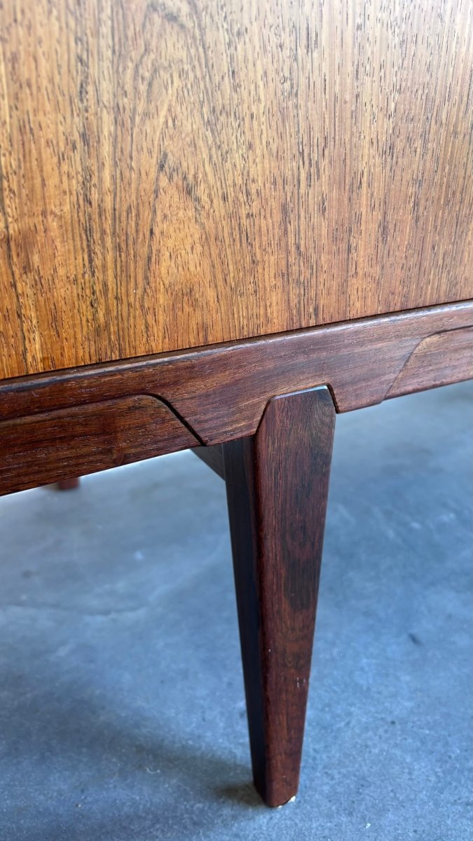 
                  
                    Mid Century sideboard Henry Rosengren Hansen palissander - LOUI.STORE
                  
                