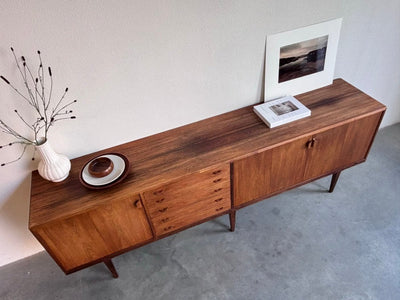 
                  
                    Mid Century sideboard Henry Rosengren Hansen palissander - LOUI.STORE
                  
                