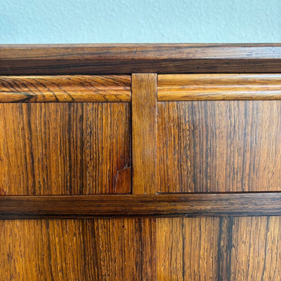 
                  
                    Mid century sideboard in palissander lades + schuifdeuren - LOUI.STORE
                  
                