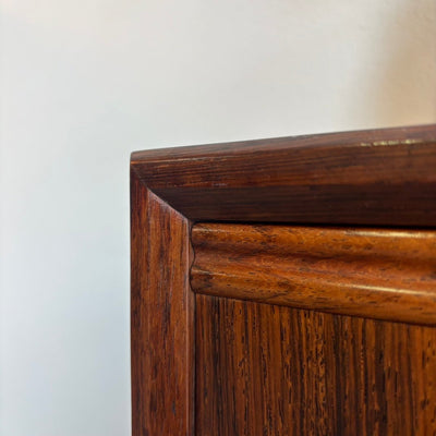 
                  
                    Mid century sideboard in palissander lades + schuifdeuren - LOUI.STORE
                  
                