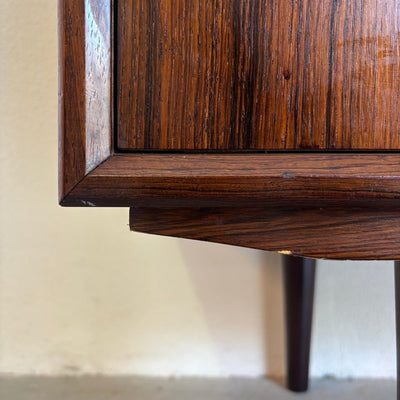 
                  
                    Mid century sideboard in palissander lades + schuifdeuren - LOUI.STORE
                  
                