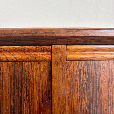 
                  
                    Mid century sideboard in palissander lades + schuifdeuren - LOUI.STORE
                  
                