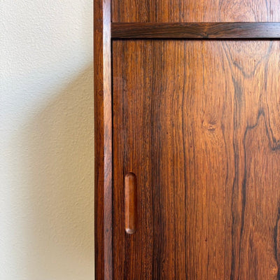 
                  
                    Mid century sideboard in palissander lades + schuifdeuren - LOUI.STORE
                  
                