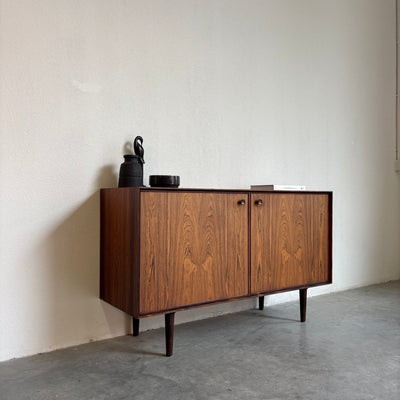 
                  
                    Mid Century sideboard palissander ronde knopjes - LOUI.STORE
                  
                