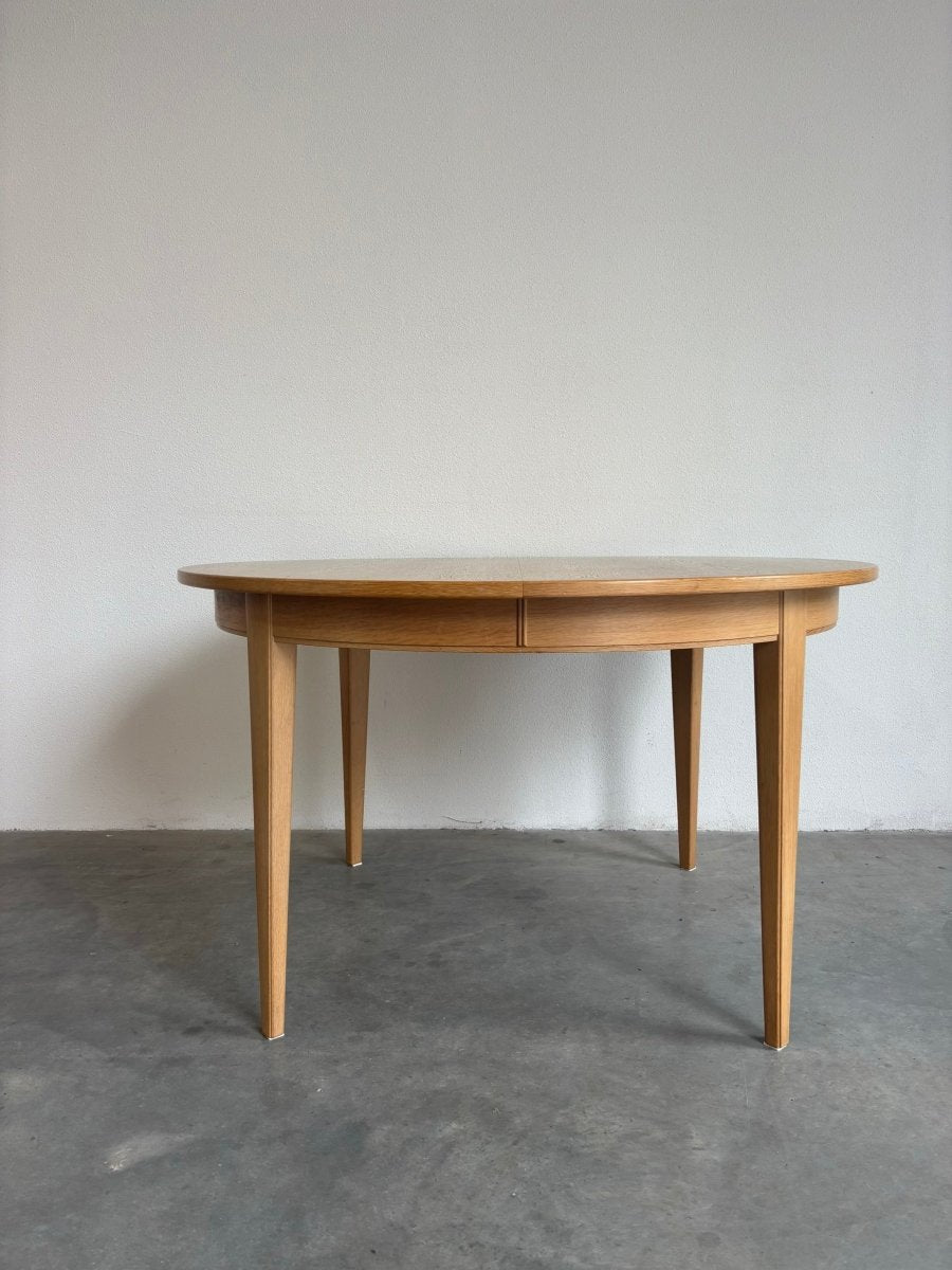 
                  
                    Mid Century uitschuifbare eettafel Omann Jun eiken, model 55 - LOUI.STORE
                  
                