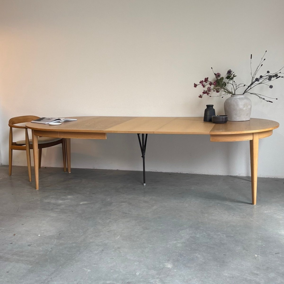 
                  
                    Mid Century uitschuifbare eettafel Omann Jun eiken, model 55 - LOUI.STORE
                  
                