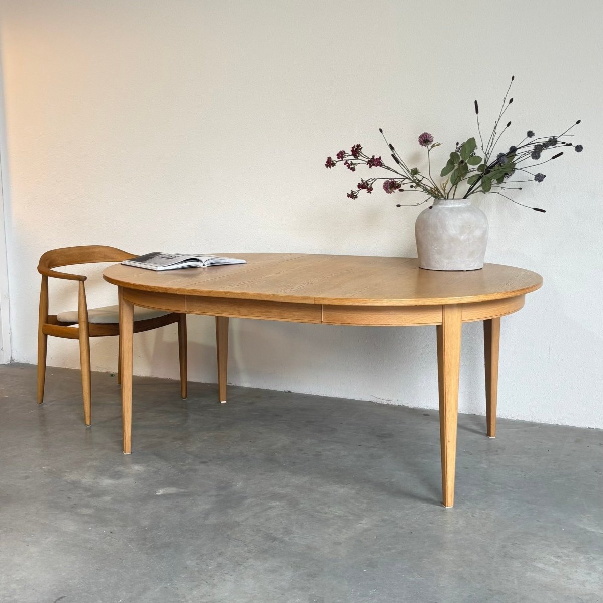 
                  
                    Mid Century uitschuifbare eettafel Omann Jun eiken, model 55 - LOUI.STORE
                  
                