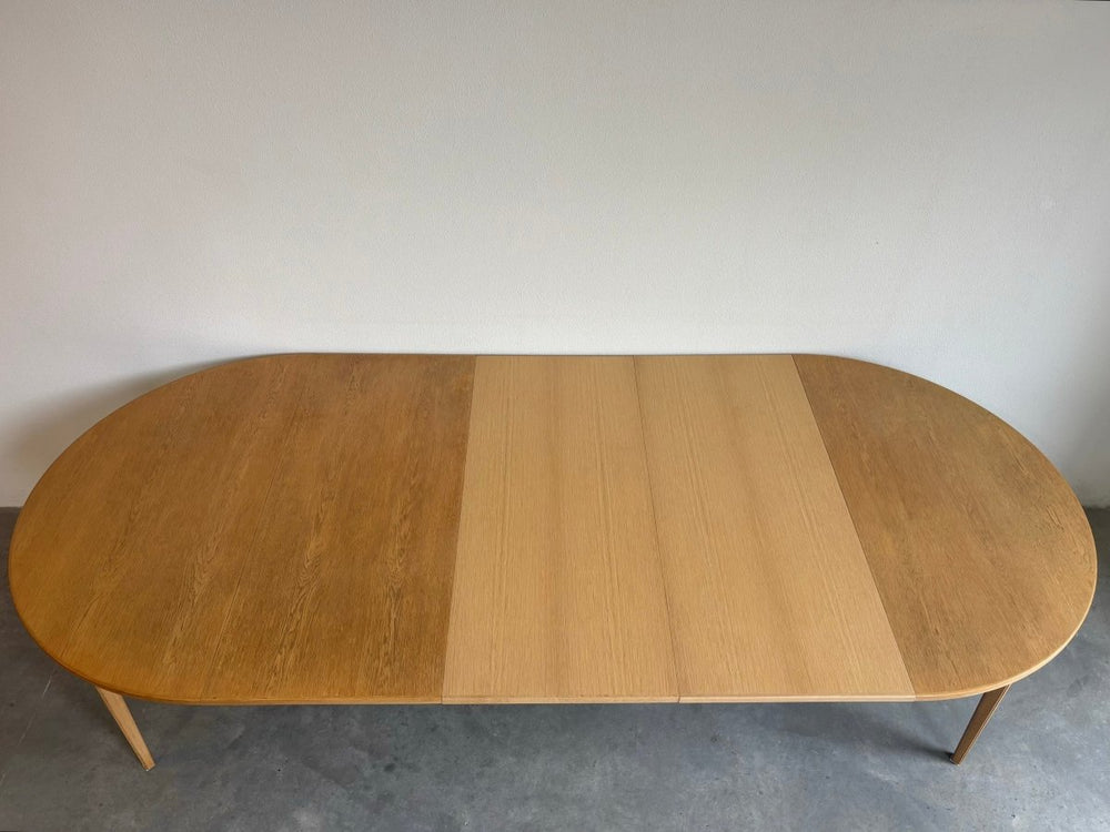 
                  
                    Mid Century uitschuifbare eettafel Omann Jun eiken, model 55 - LOUI.STORE
                  
                
