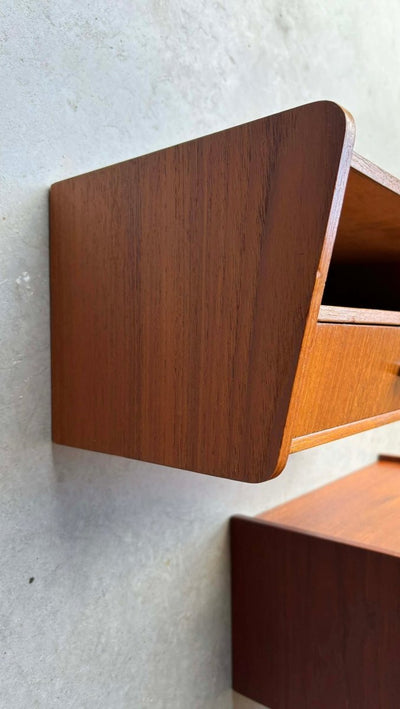 
                  
                    Nachtkastje teak met lade en vak - LOUI.STORE
                  
                