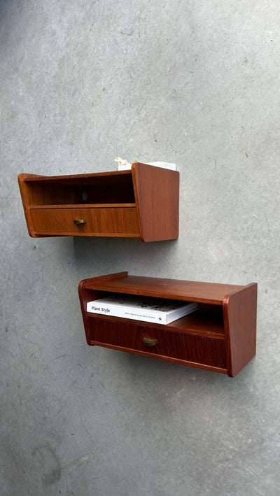 
                  
                    Nachtkastje teak met lade en vak - LOUI.STORE
                  
                