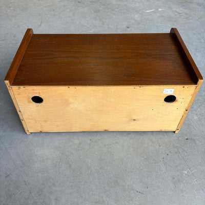 
                  
                    Nachtkastje teak met lade en vak - LOUI.STORE
                  
                