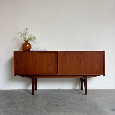 Ondiep vintage sideboard teak met klep - LOUI.STORE