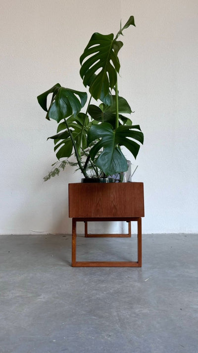 
                  
                    Plantenbak teak Kai Kristiansen - LOUI.STORE
                  
                