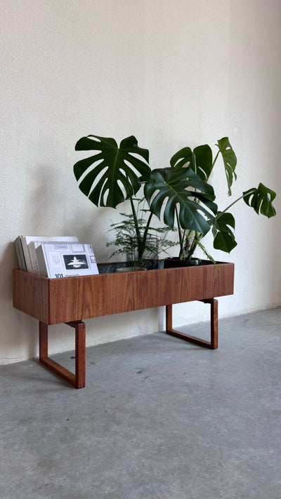 
                  
                    Plantenbak teak Kai Kristiansen - LOUI.STORE
                  
                